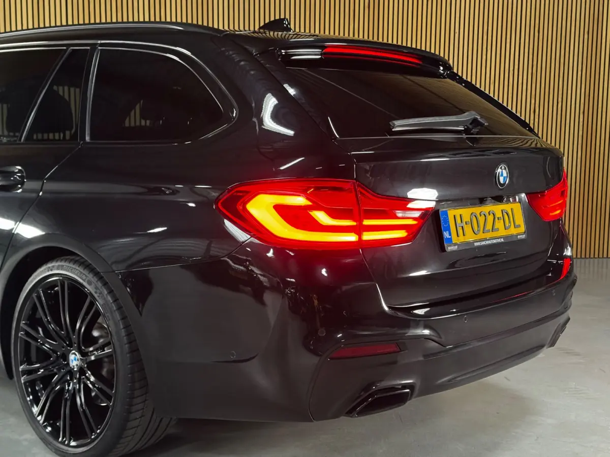 520i M-Sport BLACK PACK|PANO|H&K|HUD|BMW Display-Key|AMBIENT|E-ZETEL MEMORY|20 inch