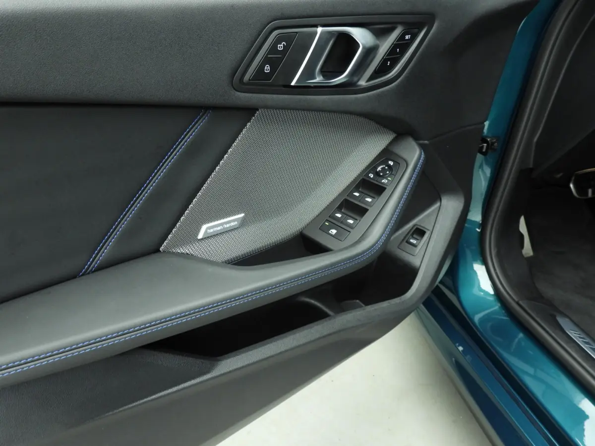 5-deurs M135 xDrive | M-Sportpakket | LED | Navigatie | Active cruise | Sportstoelen | Elektr. zetels | DAB | Harman-kardon sound | Alu 19 inch