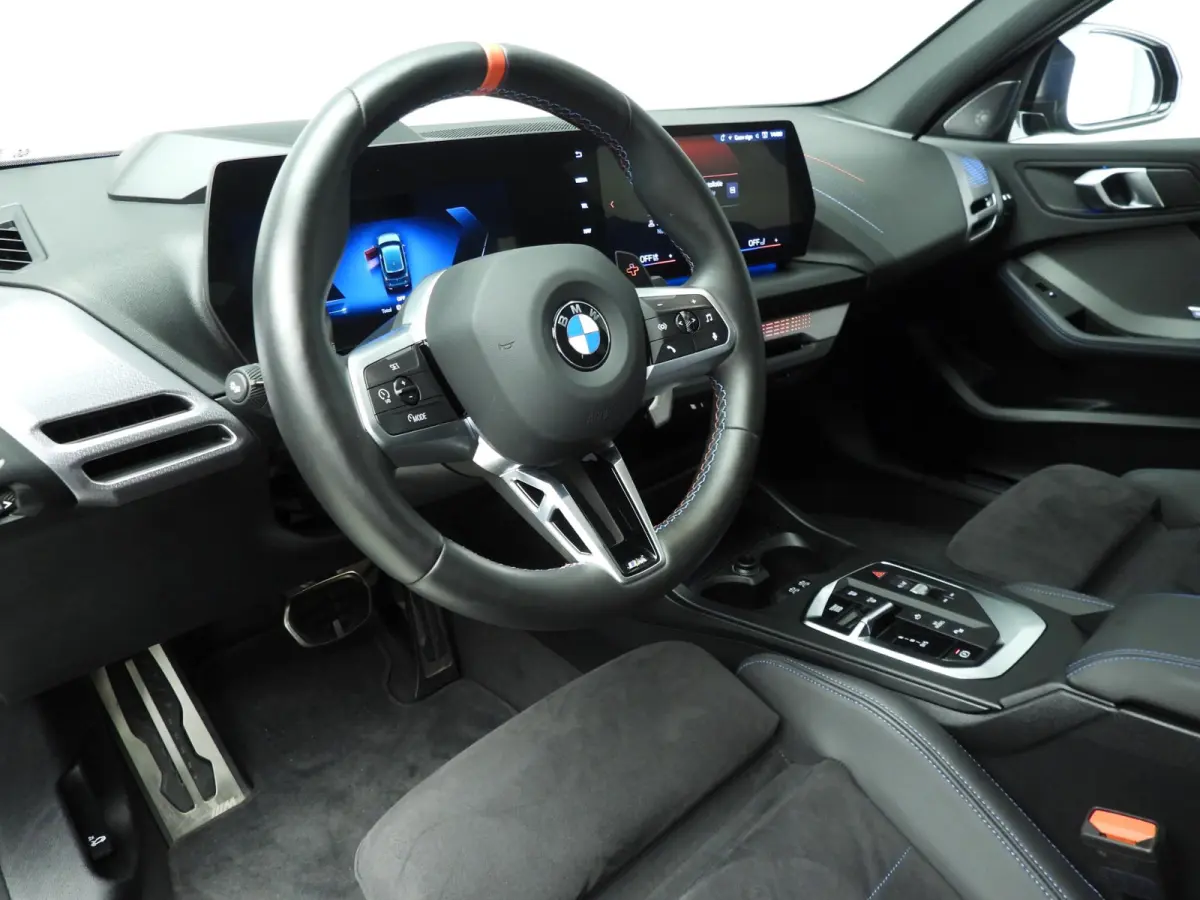 5-deurs M135 xDrive | M-Sportpakket | LED | Navigatie | Active cruise | Sportstoelen | Elektr. zetels | DAB | Harman-kardon sound | Alu 19 inch