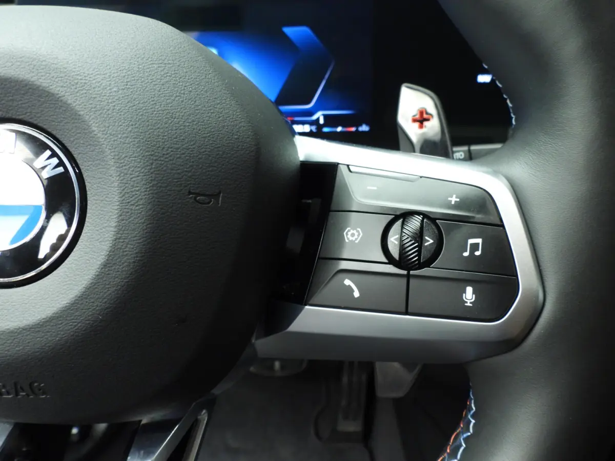 5-deurs M135 xDrive | M-Sportpakket | LED | Navigatie | Active cruise | Sportstoelen | Elektr. zetels | DAB | Harman-kardon sound | Alu 19 inch