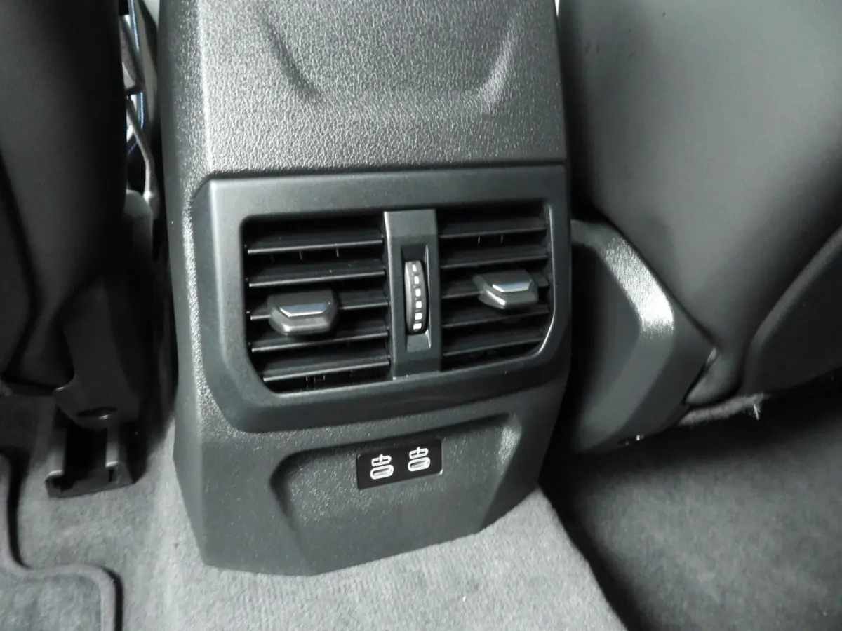 5-deurs M135 xDrive | M-Sportpakket | LED | Navigatie | Active cruise | Sportstoelen | Elektr. zetels | DAB | Harman-kardon sound | Alu 19 inch