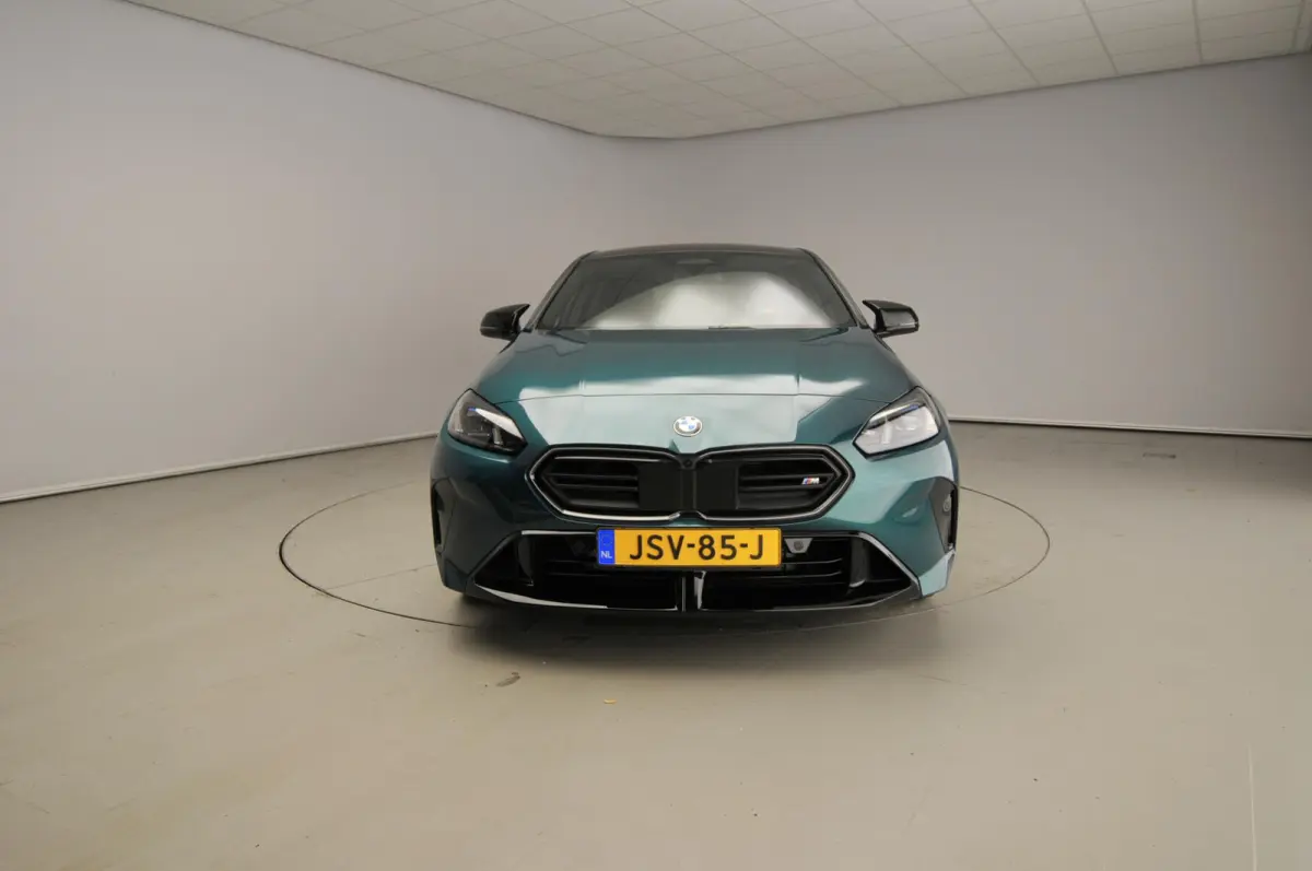 5-deurs M135 xDrive | M-Sportpakket | LED | Navigatie | Active cruise | Sportstoelen | Elektr. zetels | DAB | Harman-kardon sound | Alu 19 inch