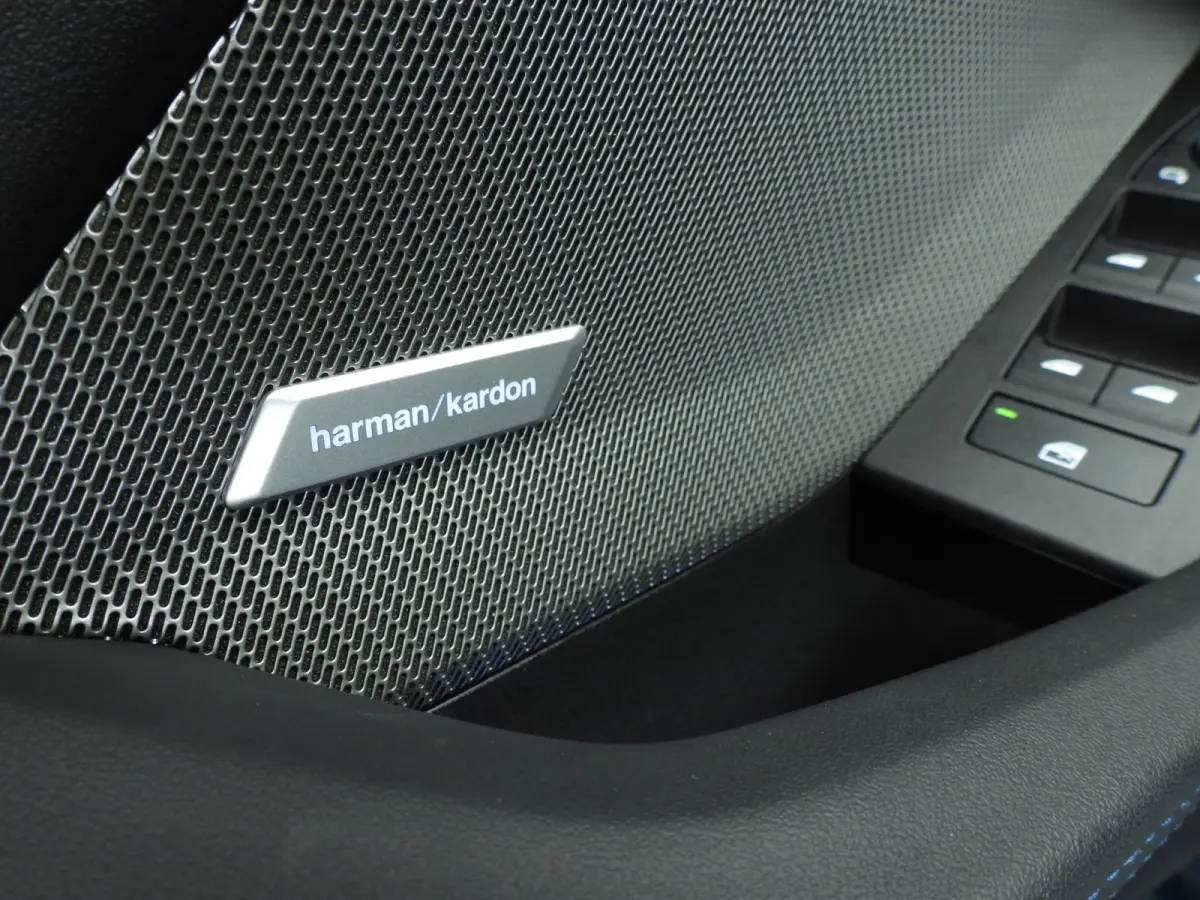 5-deurs M135 xDrive | M-Sportpakket | LED | Navigatie | Active cruise | Sportstoelen | Elektr. zetels | DAB | Harman-kardon sound | Alu 19 inch