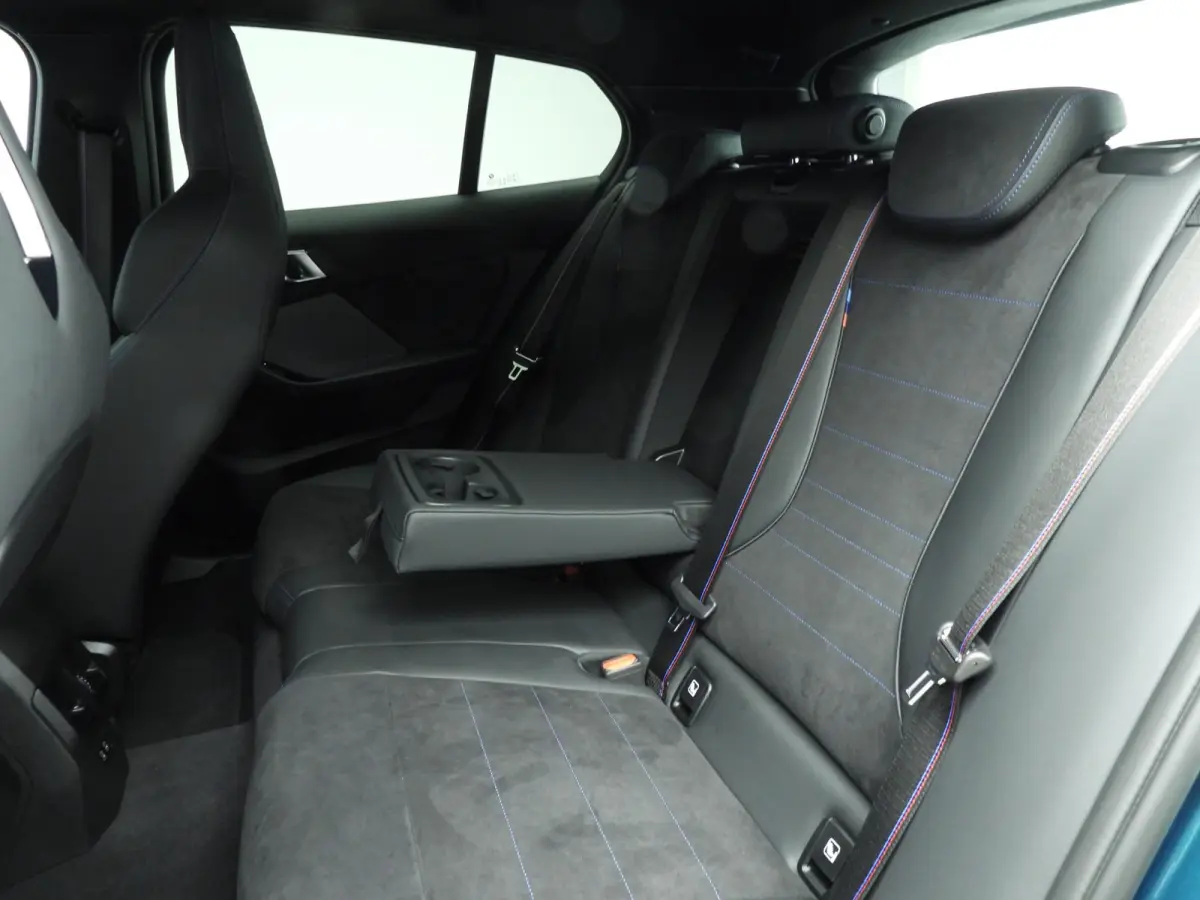 5-deurs M135 xDrive | M-Sportpakket | LED | Navigatie | Active cruise | Sportstoelen | Elektr. zetels | DAB | Harman-kardon sound | Alu 19 inch