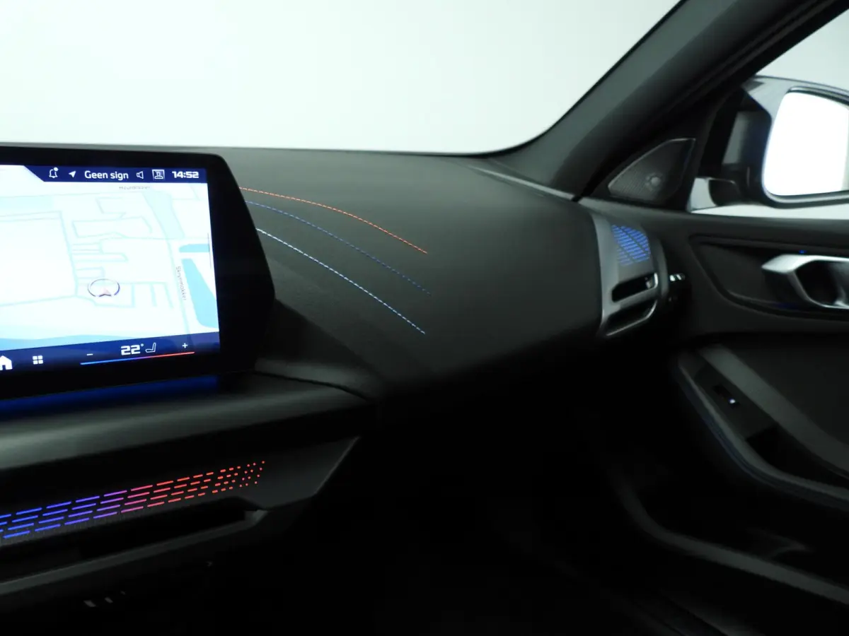 5-deurs M135 xDrive | M-Sportpakket | LED | Navigatie | Active cruise | Sportstoelen | Elektr. zetels | DAB | Harman-kardon sound | Alu 19 inch