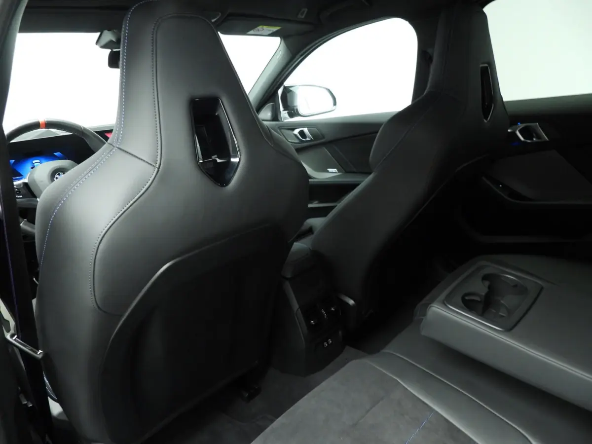 5-deurs M135 xDrive | M-Sportpakket | LED | Navigatie | Active cruise | Sportstoelen | Elektr. zetels | DAB | Harman-kardon sound | Alu 19 inch