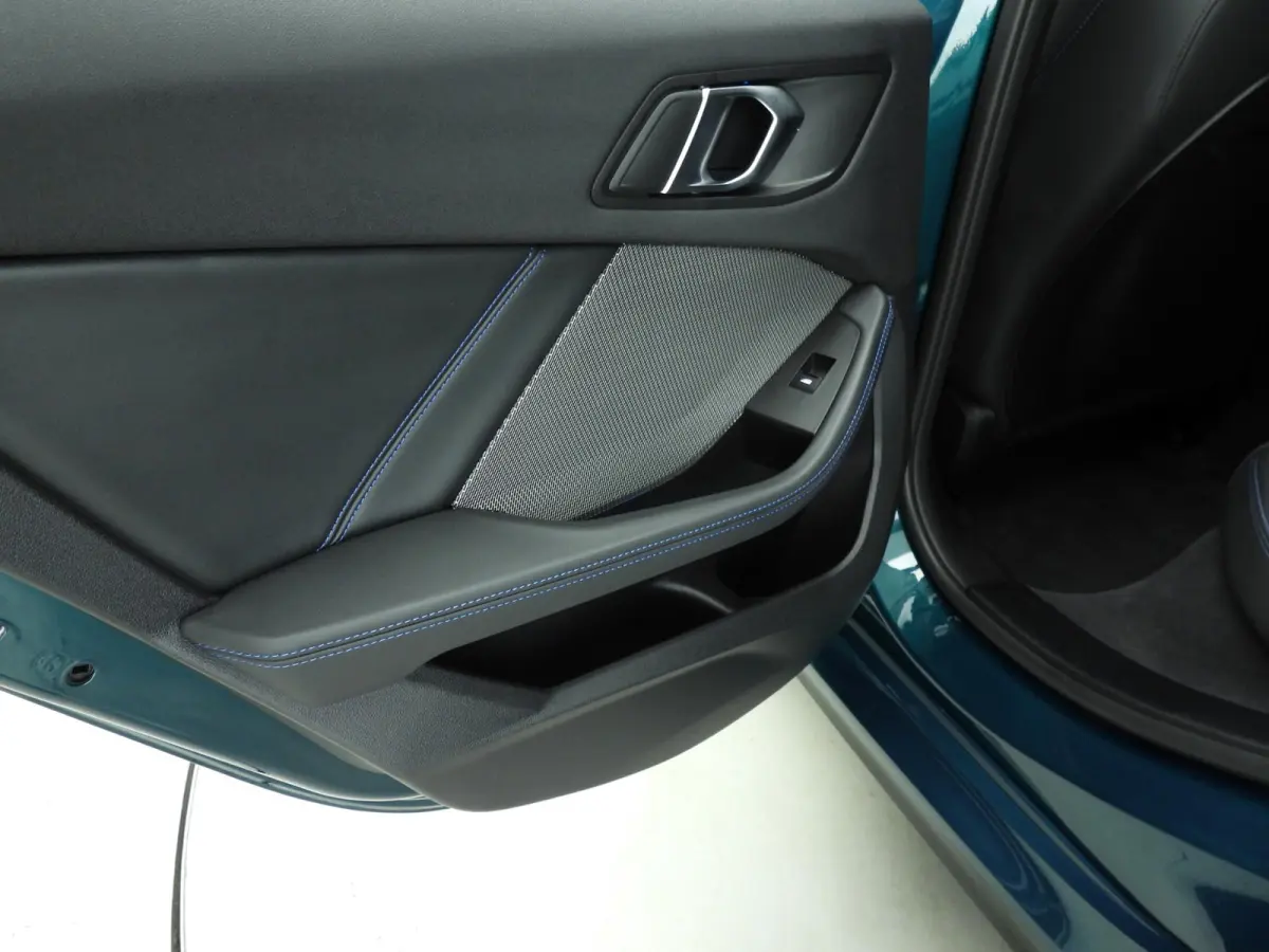 5-deurs M135 xDrive | M-Sportpakket | LED | Navigatie | Active cruise | Sportstoelen | Elektr. zetels | DAB | Harman-kardon sound | Alu 19 inch