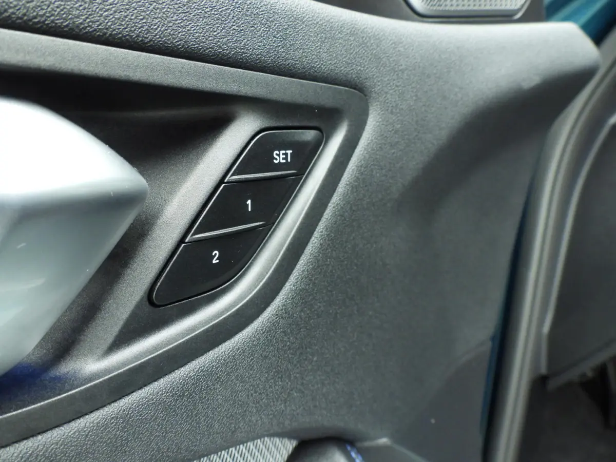 5-deurs M135 xDrive | M-Sportpakket | LED | Navigatie | Active cruise | Sportstoelen | Elektr. zetels | DAB | Harman-kardon sound | Alu 19 inch