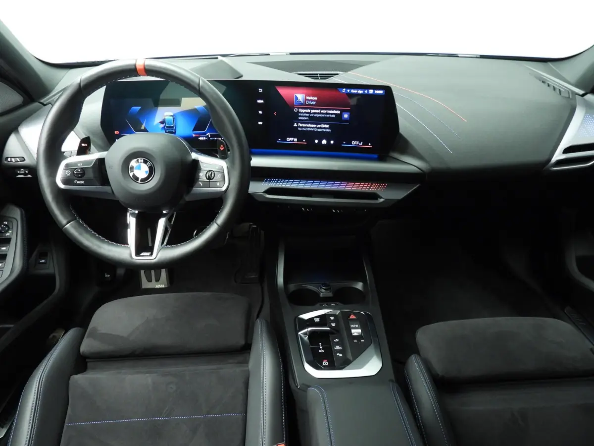 5-deurs M135 xDrive | M-Sportpakket | LED | Navigatie | Active cruise | Sportstoelen | Elektr. zetels | DAB | Harman-kardon sound | Alu 19 inch