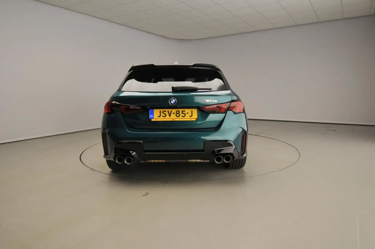 5-deurs M135 xDrive | M-Sportpakket | LED | Navigatie | Active cruise | Sportstoelen | Elektr. zetels | DAB | Harman-kardon sound | Alu 19 inch