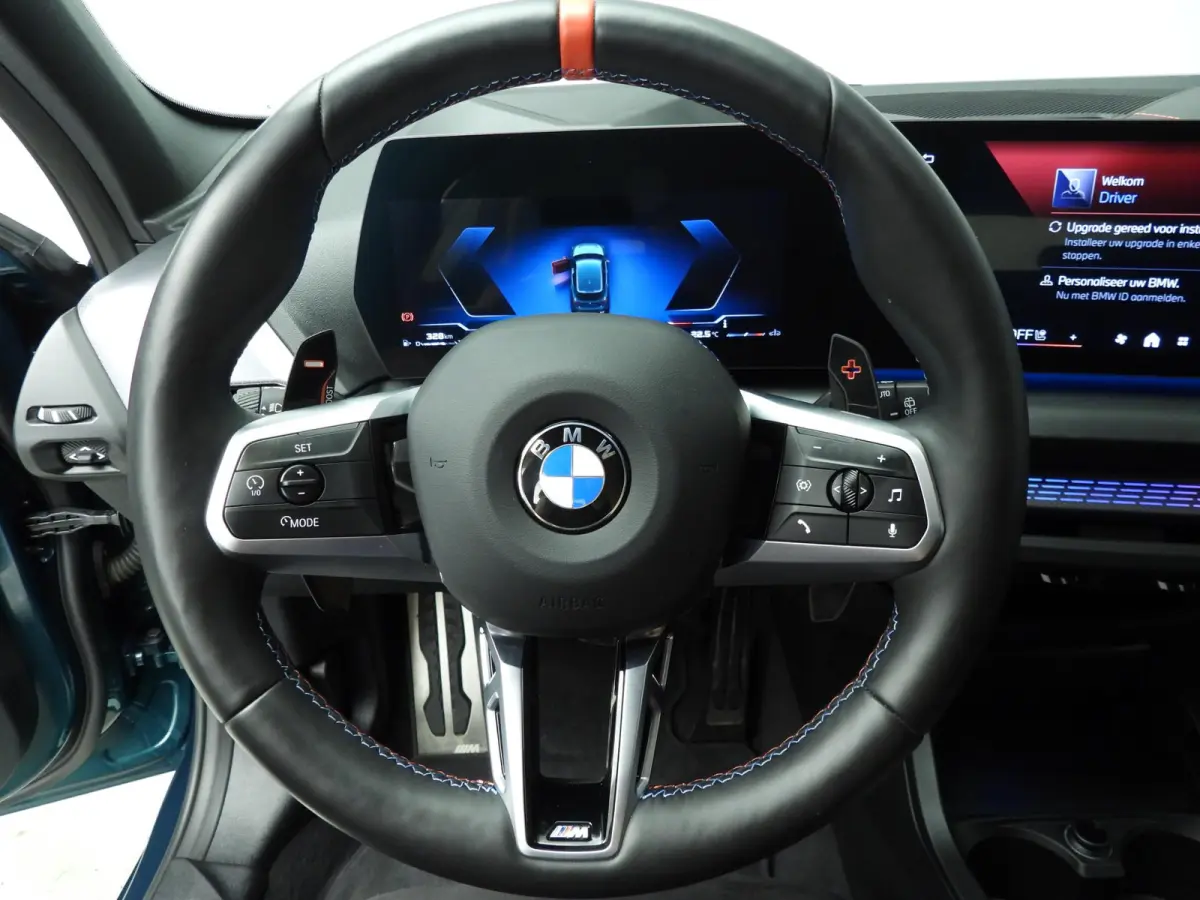 5-deurs M135 xDrive | M-Sportpakket | LED | Navigatie | Active cruise | Sportstoelen | Elektr. zetels | DAB | Harman-kardon sound | Alu 19 inch