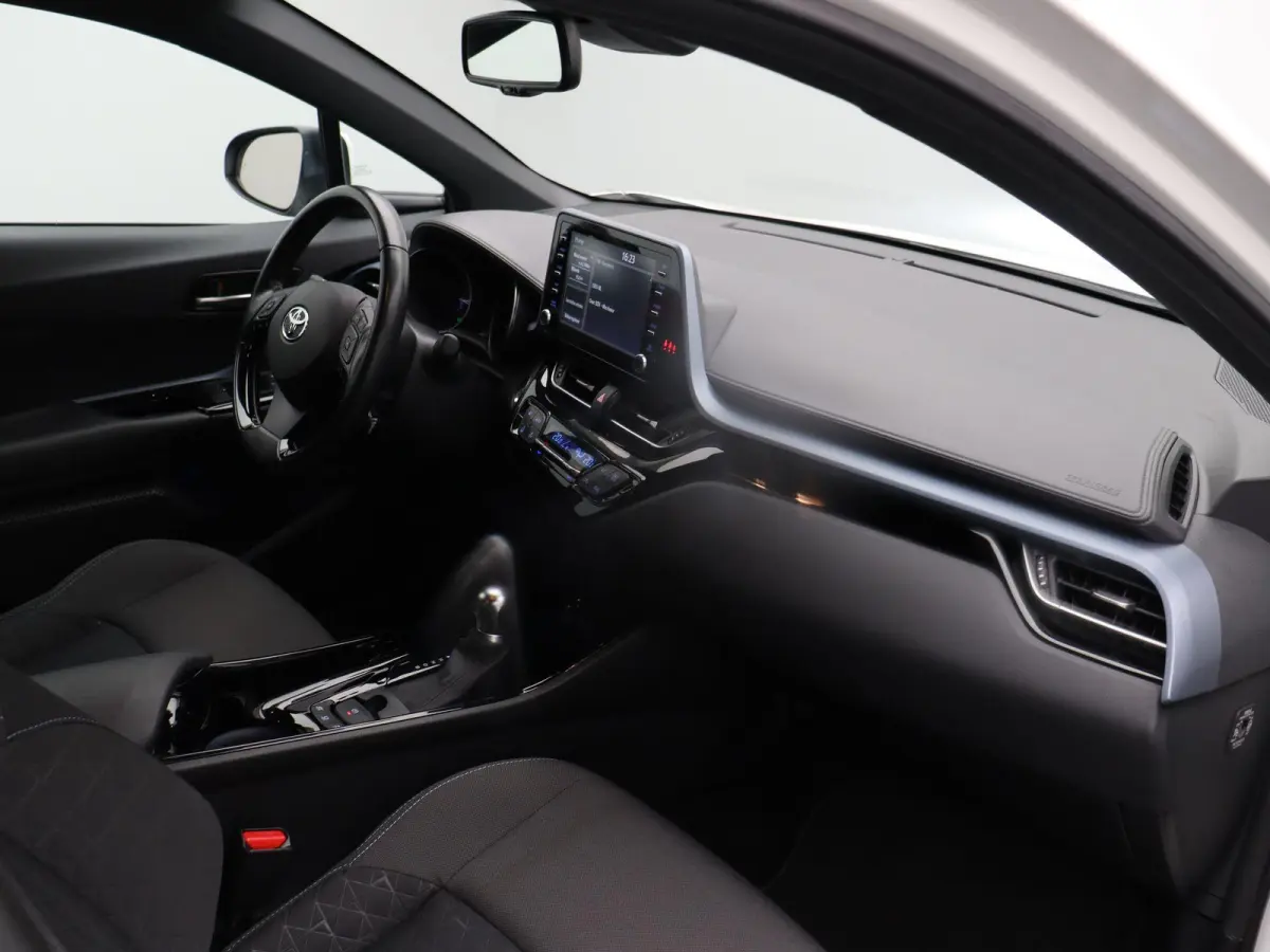 1.8 Hybrid Dynamic | Automaat | All season | LED | Active cruise control | achteruitrij camera |
