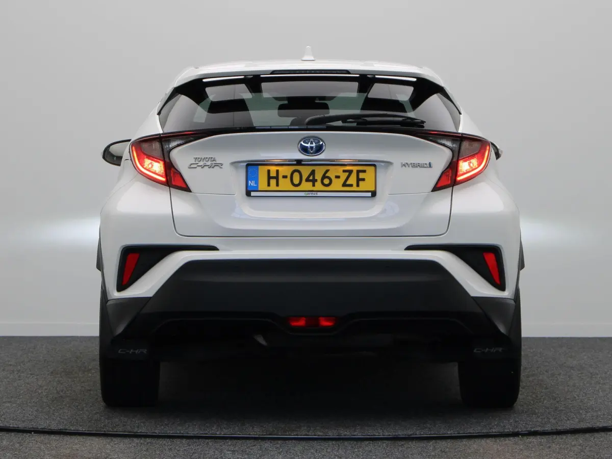 1.8 Hybrid Dynamic | Automaat | All season | LED | Active cruise control | achteruitrij camera |