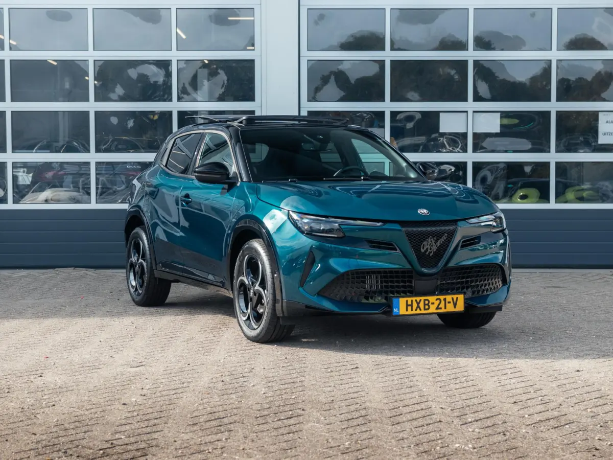 1.2 Turbo 145pk Hybrid Ibrida Q4 | Clima | Camera | Adapt. Cruise | Apple Carplay | Schuif/Kanteldak | BSM | Elektrr. A-Klep | Keyless | 18" | Navi | PDC | Winter Pack