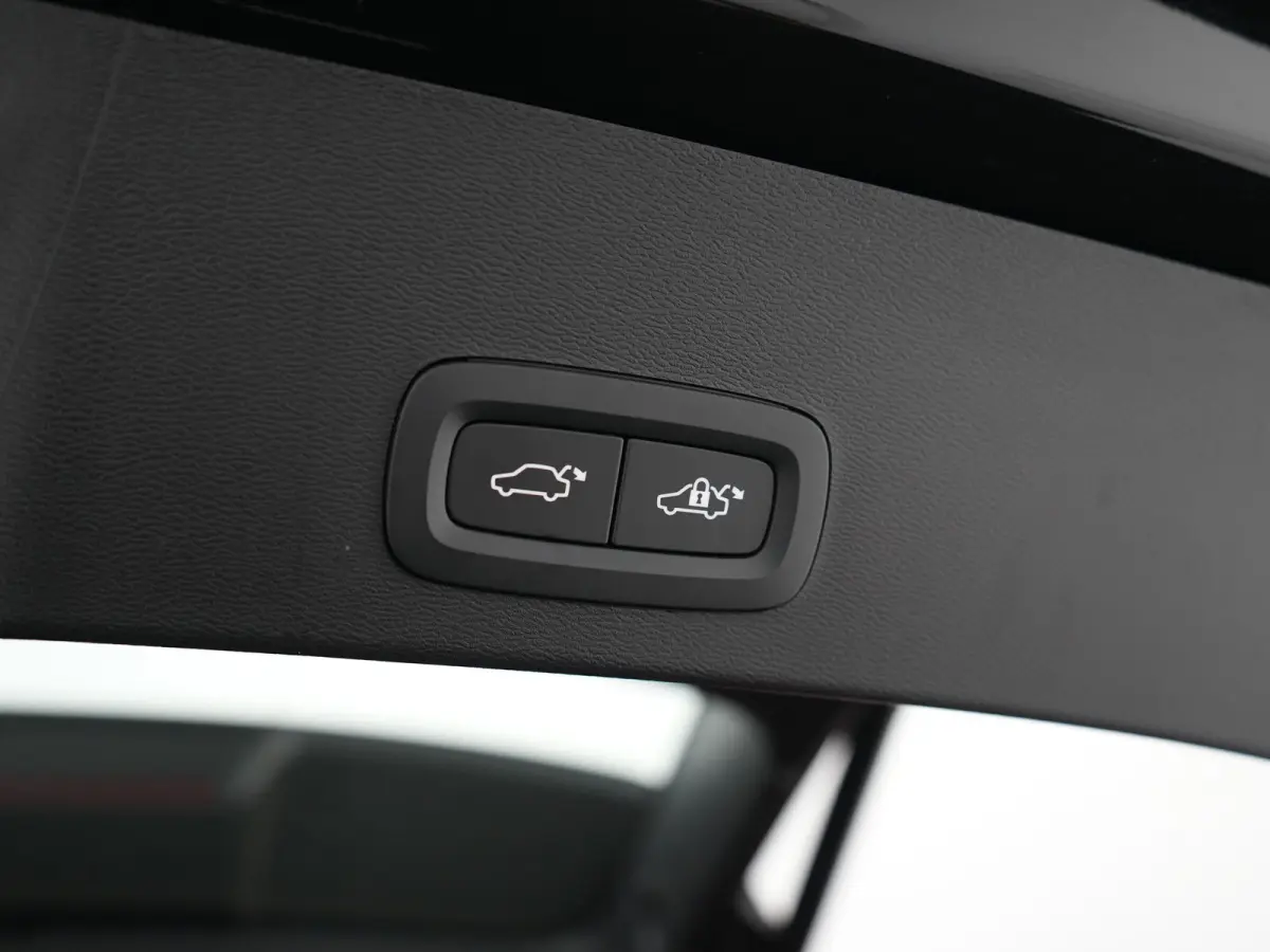 B4 Plus Dark | Harman/Kardon | Adaptive Cruise | BLIS | Trekhaak | Camera | Elek Stoel | Keyless Entry