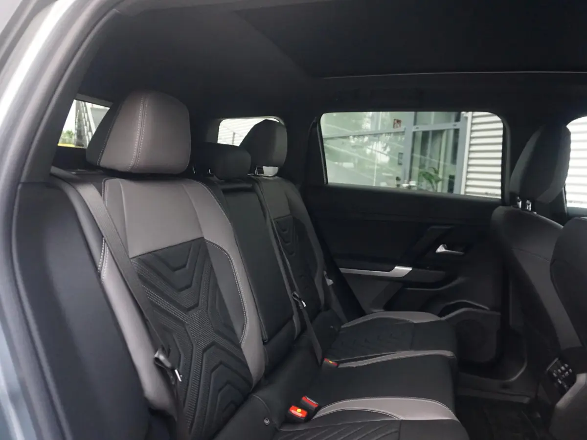 First Edition 74 kWh | Actieprijs* | Adapt. Cruise | Camera | Carplay | 20" | Elektr. A-Klep | Navi | Winter Pack | Schuif/Kanteldak | Premium Pack | Conv. Pack | Warmtepomp
