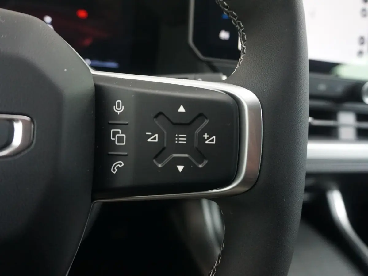 First Edition 74 kWh | Actieprijs* | Adapt. Cruise | Camera | Carplay | 20" | Elektr. A-Klep | Navi | Winter Pack | Schuif/Kanteldak | Premium Pack | Conv. Pack | Warmtepomp