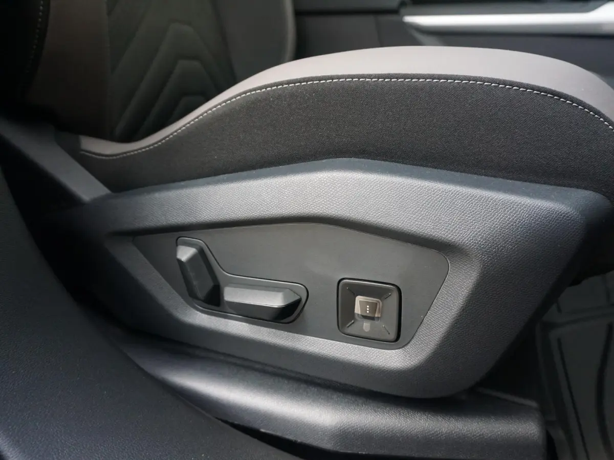 First Edition 74 kWh | Actieprijs* | Adapt. Cruise | Camera | Carplay | 20" | Elektr. A-Klep | Navi | Winter Pack | Schuif/Kanteldak | Premium Pack | Conv. Pack | Warmtepomp