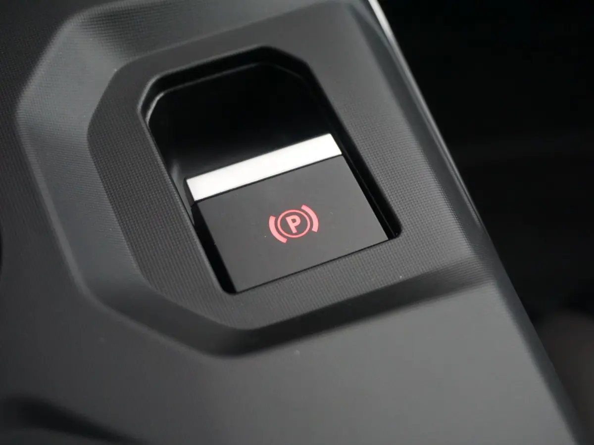 First Edition 74 kWh | Actieprijs* | Adapt. Cruise | Camera | Carplay | 20" | Elektr. A-Klep | Navi | Winter Pack | Schuif/Kanteldak | Premium Pack | Conv. Pack | Warmtepomp