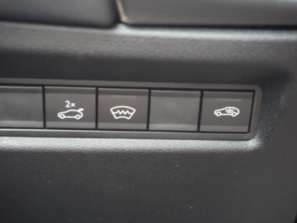 First Edition 74 kWh | Actieprijs* | Adapt. Cruise | Camera | Carplay | 20" | Elektr. A-Klep | Navi | Winter Pack | Schuif/Kanteldak | Premium Pack | Conv. Pack | Warmtepomp