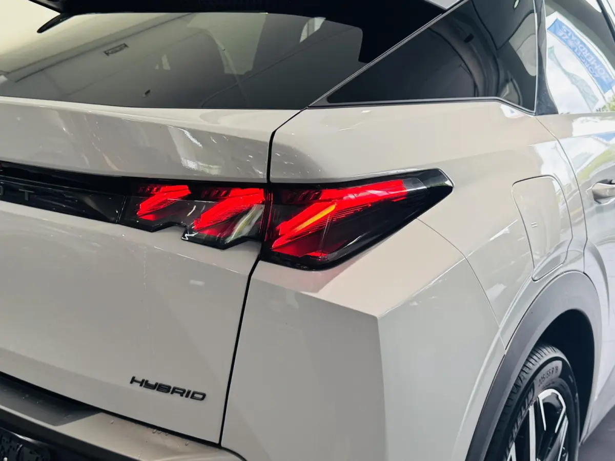 1.2 Hybrid 136 GT | Camera | Navigatie | Climate control | Apple Carplay/Android Auto