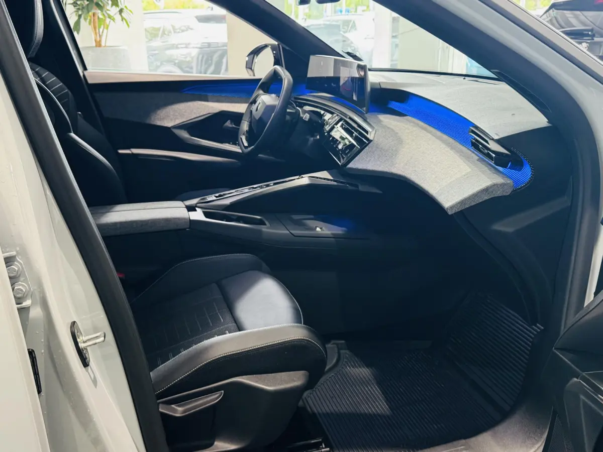 1.2 Hybrid 136 GT | Camera | Navigatie | Climate control | Apple Carplay/Android Auto