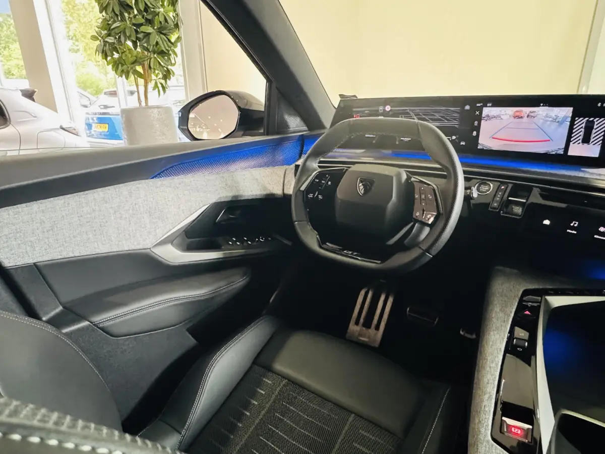 1.2 Hybrid 136 GT | Camera | Navigatie | Climate control | Apple Carplay/Android Auto