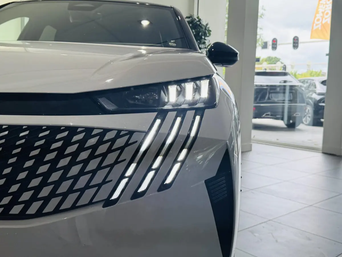 1.2 Hybrid 136 GT | Camera | Navigatie | Climate control | Apple Carplay/Android Auto