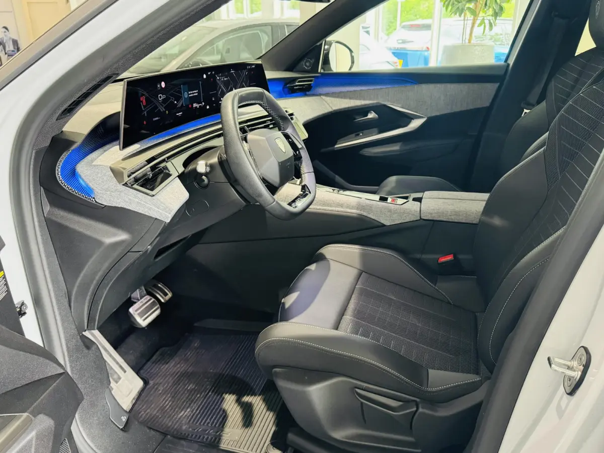 1.2 Hybrid 136 GT | Camera | Navigatie | Climate control | Apple Carplay/Android Auto