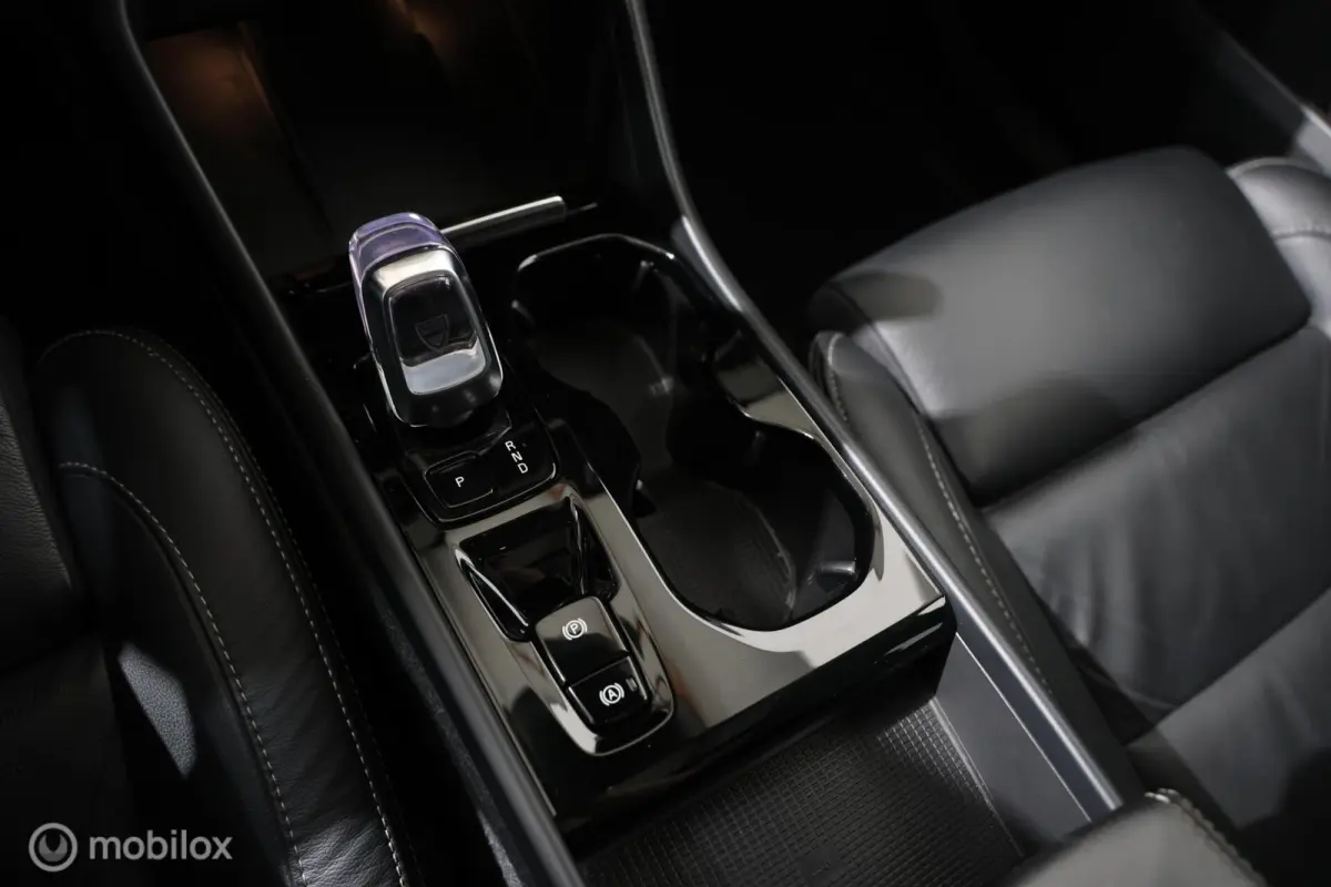 1.5 T5 Plug-in hybrid Ultimate Dark - Pano - Elektrische trekhaak - Stuur/stoelverwarming