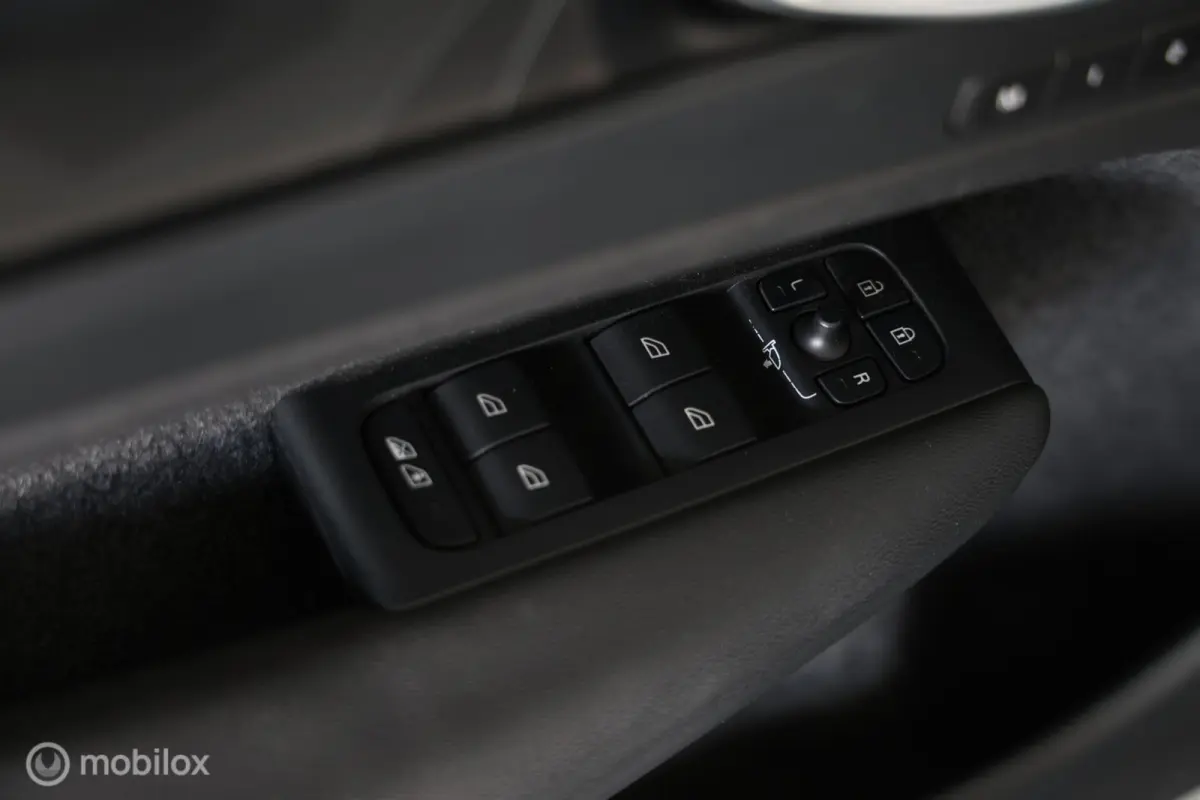 1.5 T5 Plug-in hybrid Ultimate Dark - Pano - Elektrische trekhaak - Stuur/stoelverwarming