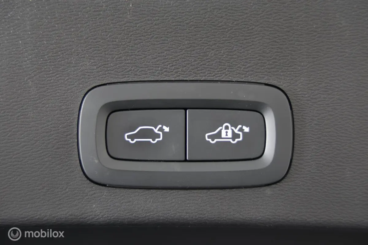1.5 T5 Plug-in hybrid Ultimate Dark - Pano - Elektrische trekhaak - Stuur/stoelverwarming