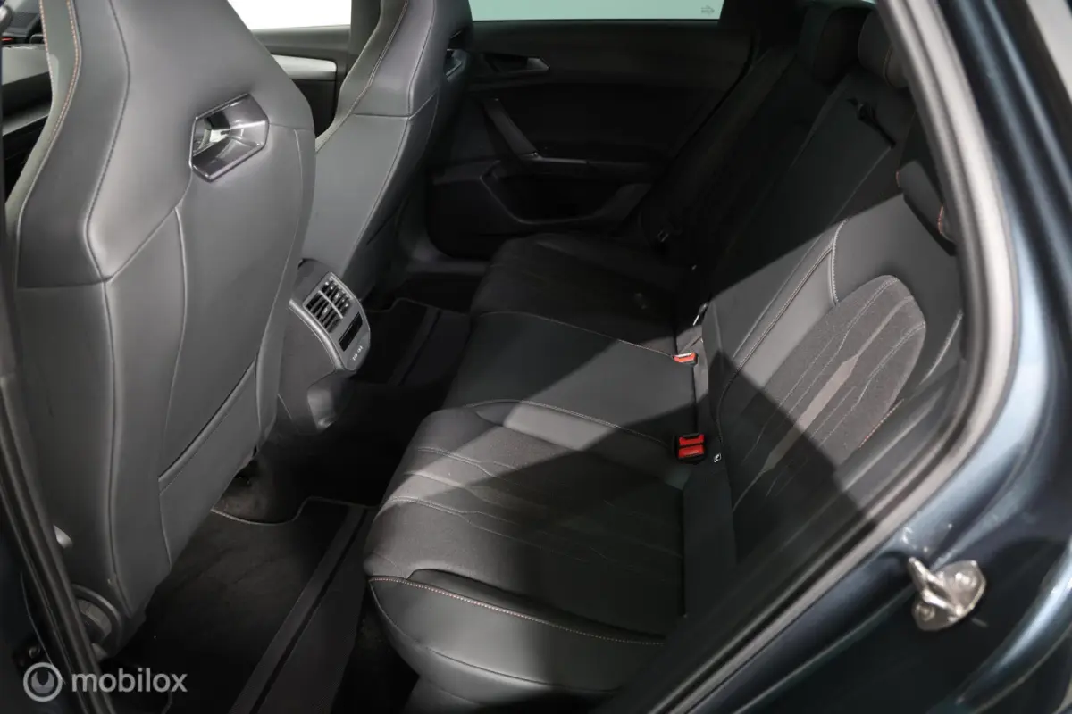 VZ 1.4 e-Hybrid Business - Trekhaak elektrisch - Carplay - Stuur/Stoelverwarming