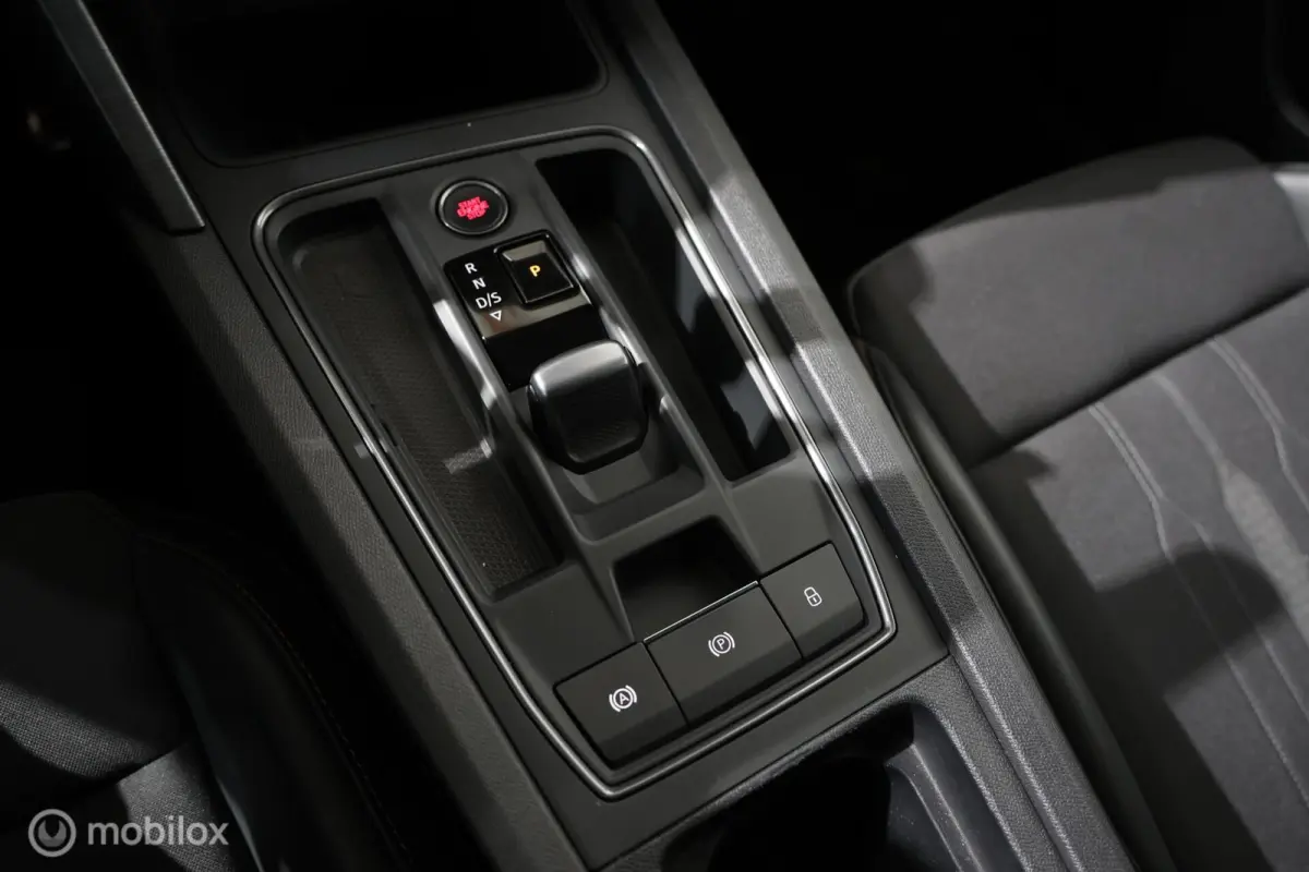 VZ 1.4 e-Hybrid Business - Trekhaak elektrisch - Carplay - Stuur/Stoelverwarming