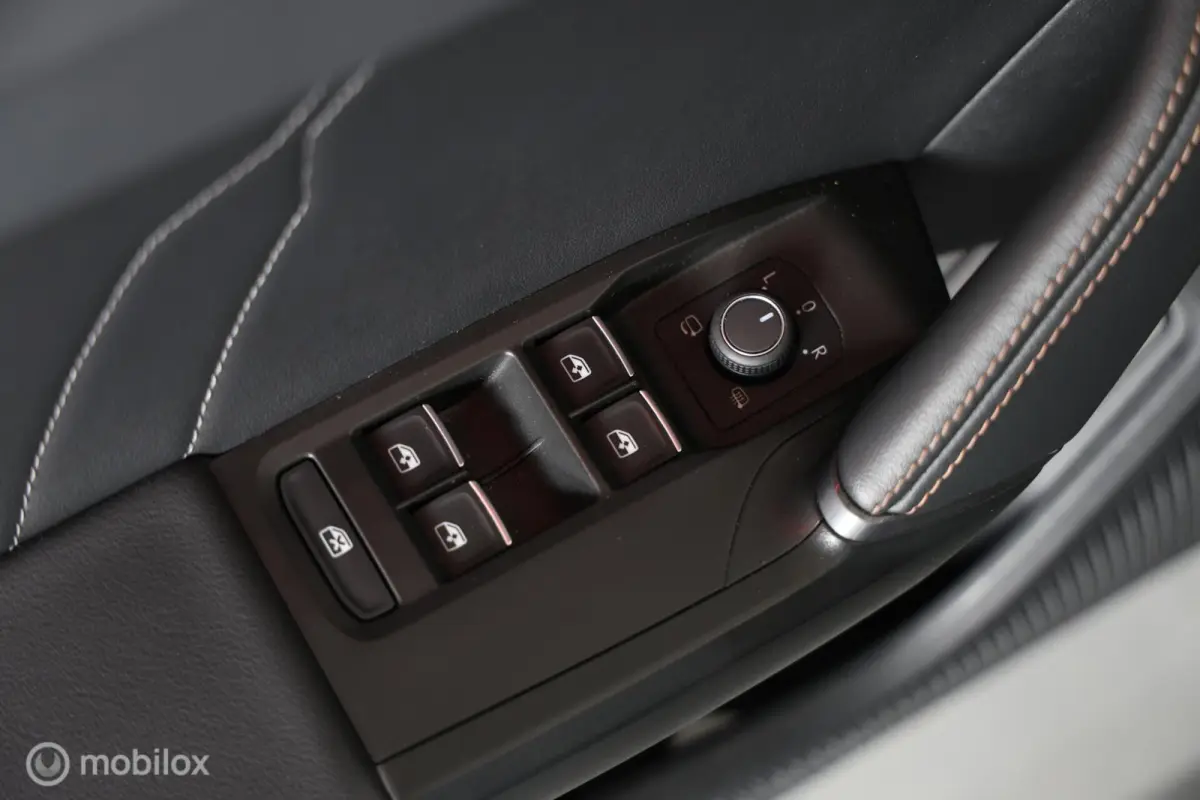 VZ 1.4 e-Hybrid Business - Trekhaak elektrisch - Carplay - Stuur/Stoelverwarming
