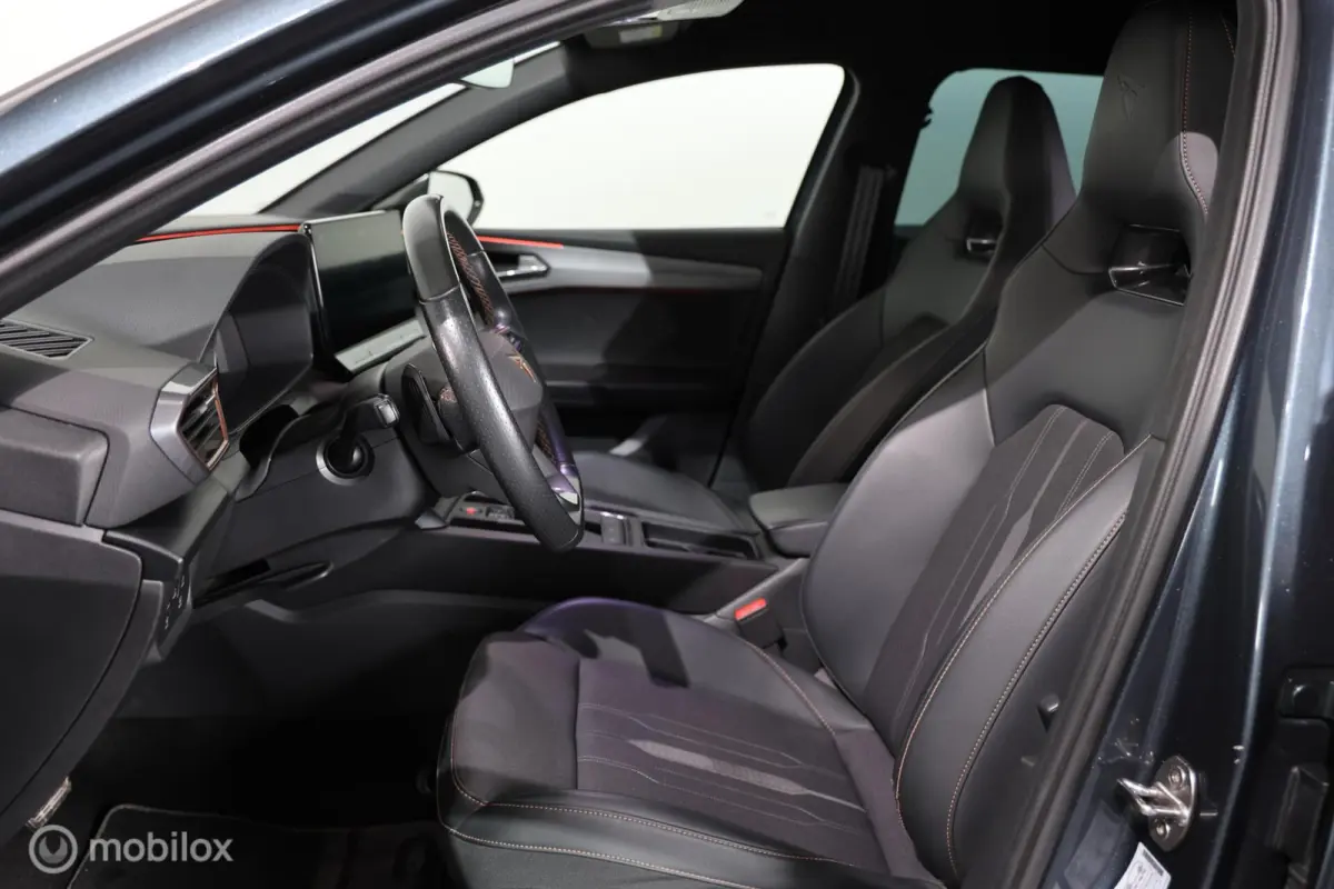 VZ 1.4 e-Hybrid Business - Trekhaak elektrisch - Carplay - Stuur/Stoelverwarming