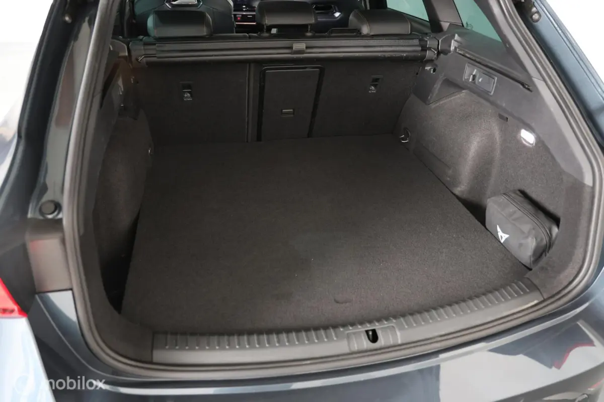 VZ 1.4 e-Hybrid Business - Trekhaak elektrisch - Carplay - Stuur/Stoelverwarming
