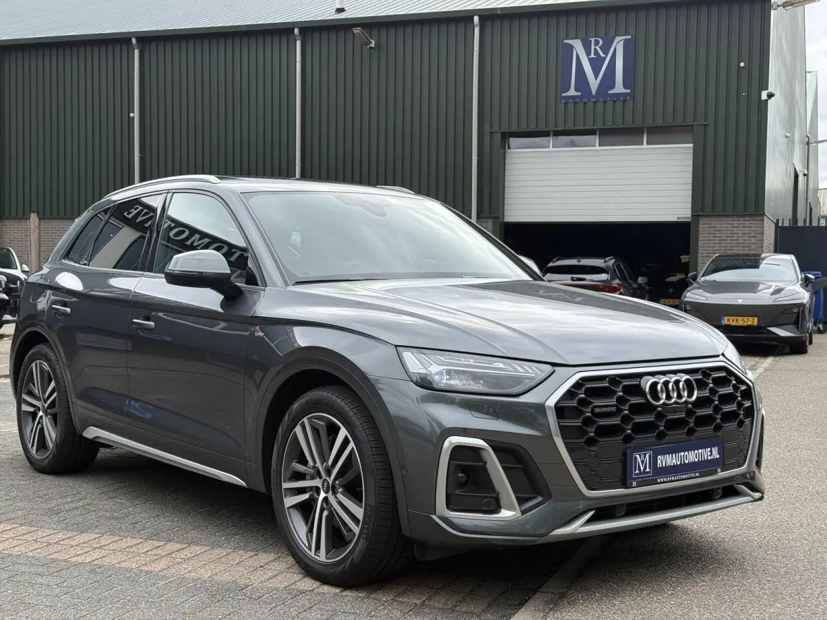 55 TFSI e S edition PHEV| VAN: 48.900,- VOOR: 44.877,- UW HERFSTVOORDEEL: 4.023,- S-LINE BINNEN + BUITEN |LUCHTVERING| ELEKTRISCHE TREKHAAK| 360 CAMERA| PANO| DODE HOEK SENSOR| ELEK. STOELEN
