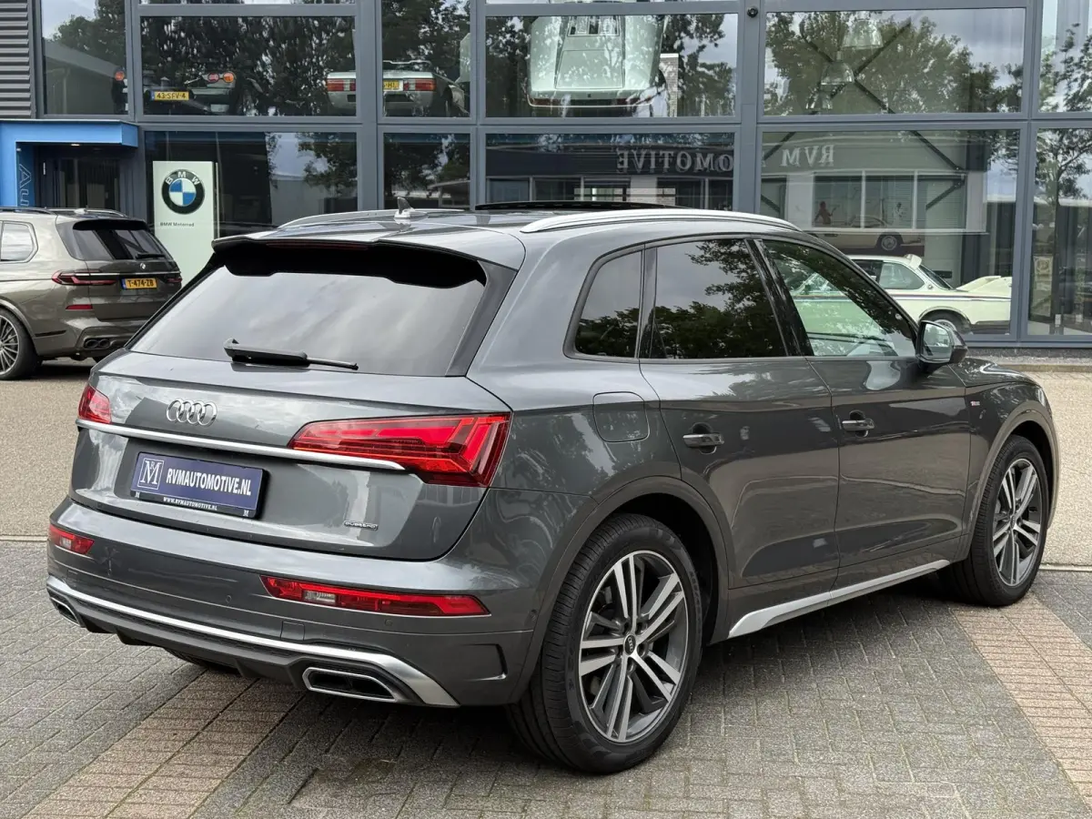 55 TFSI e S edition PHEV| VAN: 48.900,- VOOR: 44.877,- UW HERFSTVOORDEEL: 4.023,- S-LINE BINNEN + BUITEN |LUCHTVERING| ELEKTRISCHE TREKHAAK| 360 CAMERA| PANO| DODE HOEK SENSOR| ELEK. STOELEN
