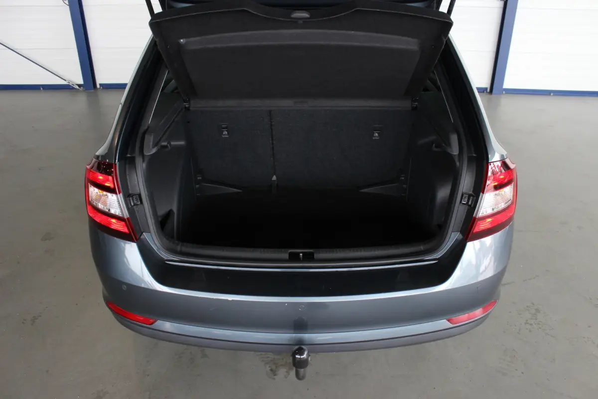 1.0 TSI Greentech Drive Trekhaak | Pano | Xenon/LED | Bluetooth | Navi | Stoelverw. | Clima | Cruise | 16" LMV | PDC