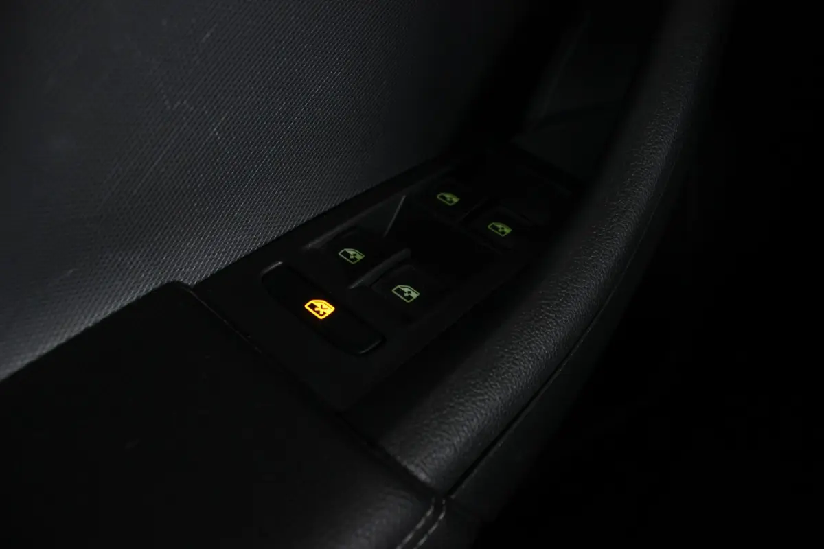 1.0 TSI Greentech Drive Trekhaak | Pano | Xenon/LED | Bluetooth | Navi | Stoelverw. | Clima | Cruise | 16" LMV | PDC