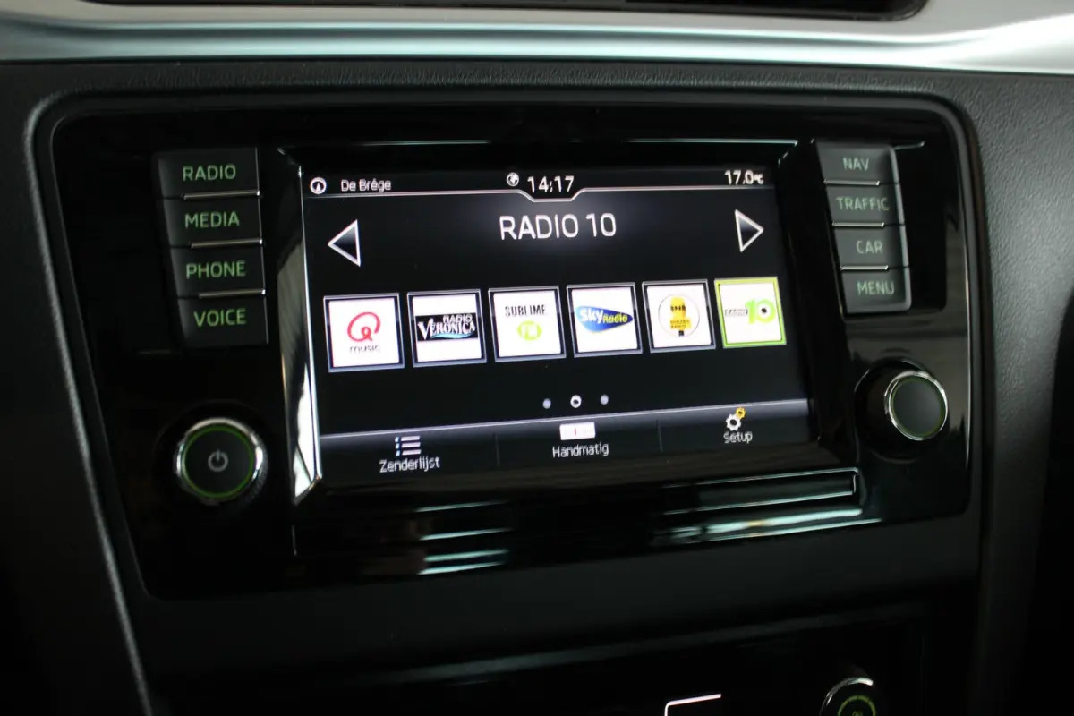 1.0 TSI Greentech Drive Trekhaak | Pano | Xenon/LED | Bluetooth | Navi | Stoelverw. | Clima | Cruise | 16" LMV | PDC