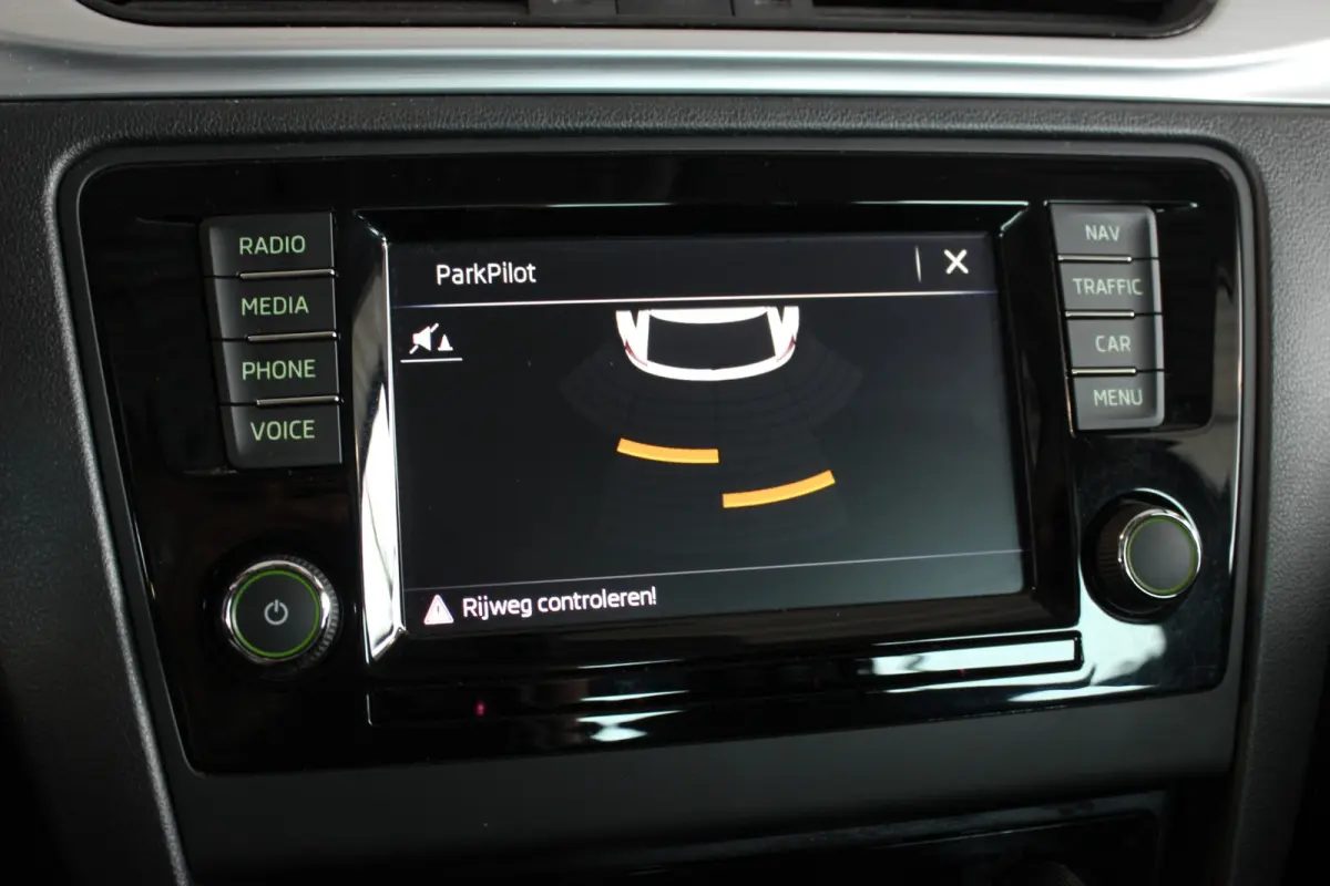 1.0 TSI Greentech Drive Trekhaak | Pano | Xenon/LED | Bluetooth | Navi | Stoelverw. | Clima | Cruise | 16" LMV | PDC