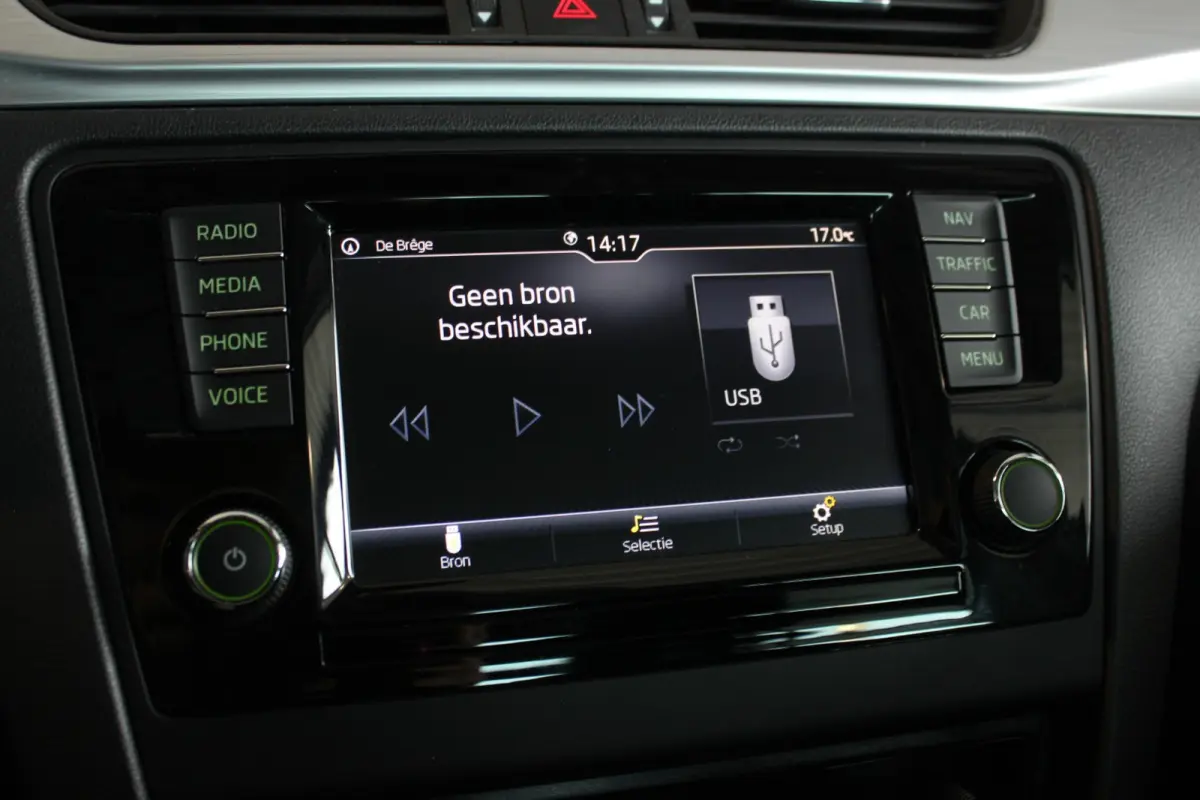 1.0 TSI Greentech Drive Trekhaak | Pano | Xenon/LED | Bluetooth | Navi | Stoelverw. | Clima | Cruise | 16" LMV | PDC