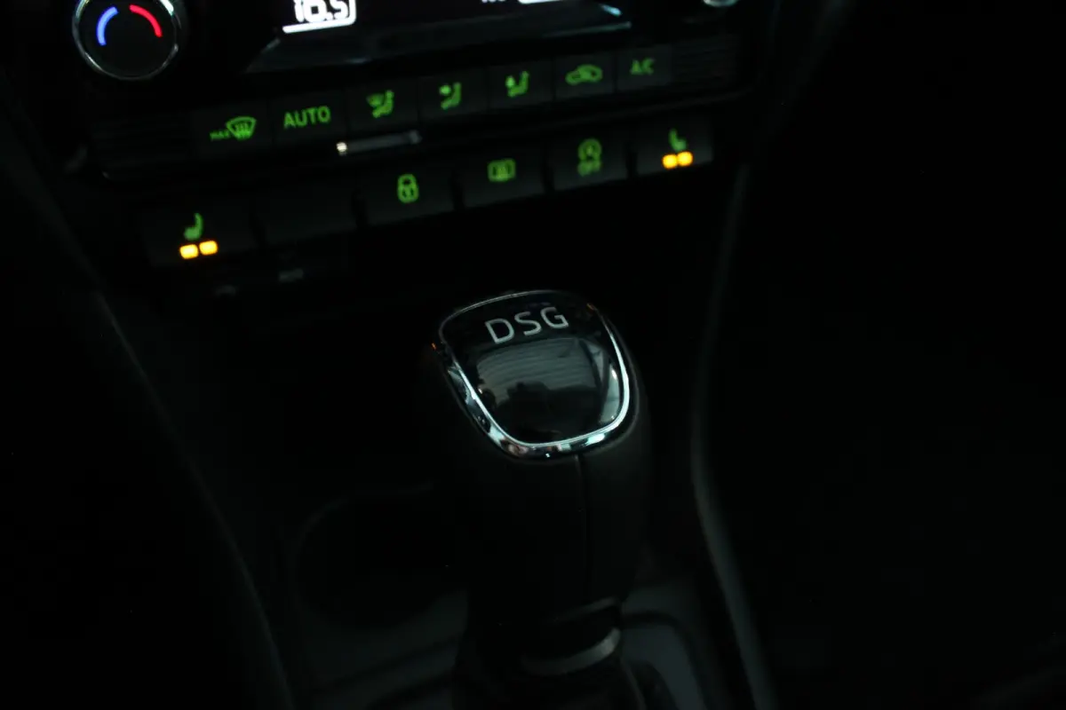 1.0 TSI Greentech Drive Trekhaak | Pano | Xenon/LED | Bluetooth | Navi | Stoelverw. | Clima | Cruise | 16" LMV | PDC