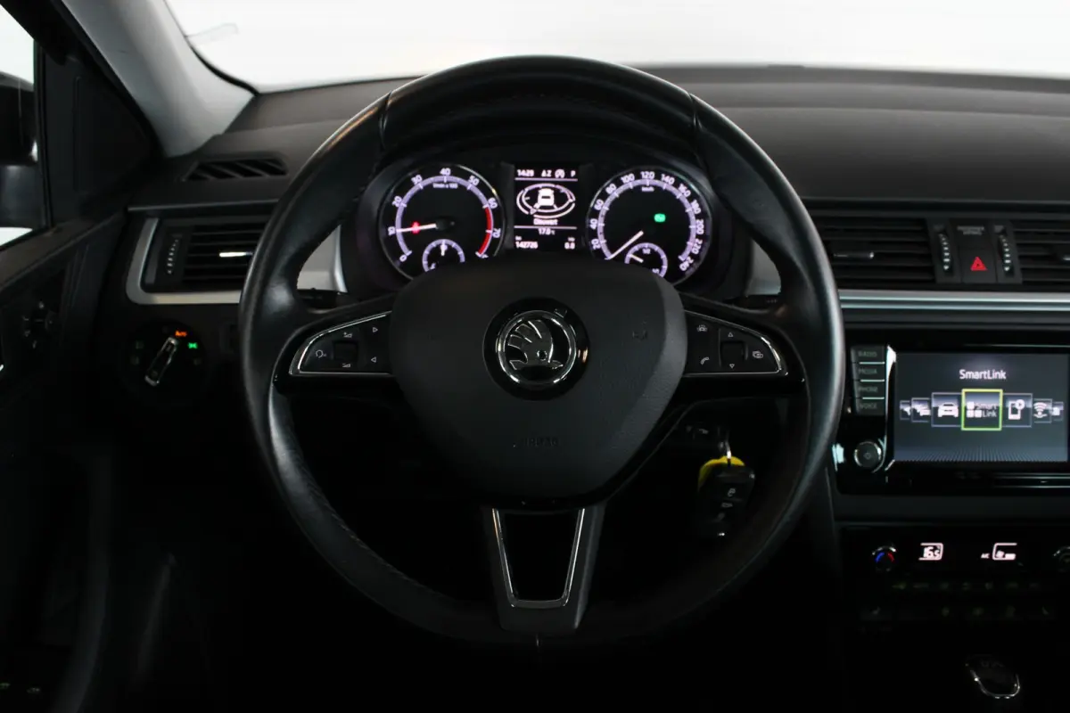 1.0 TSI Greentech Drive Trekhaak | Pano | Xenon/LED | Bluetooth | Navi | Stoelverw. | Clima | Cruise | 16" LMV | PDC