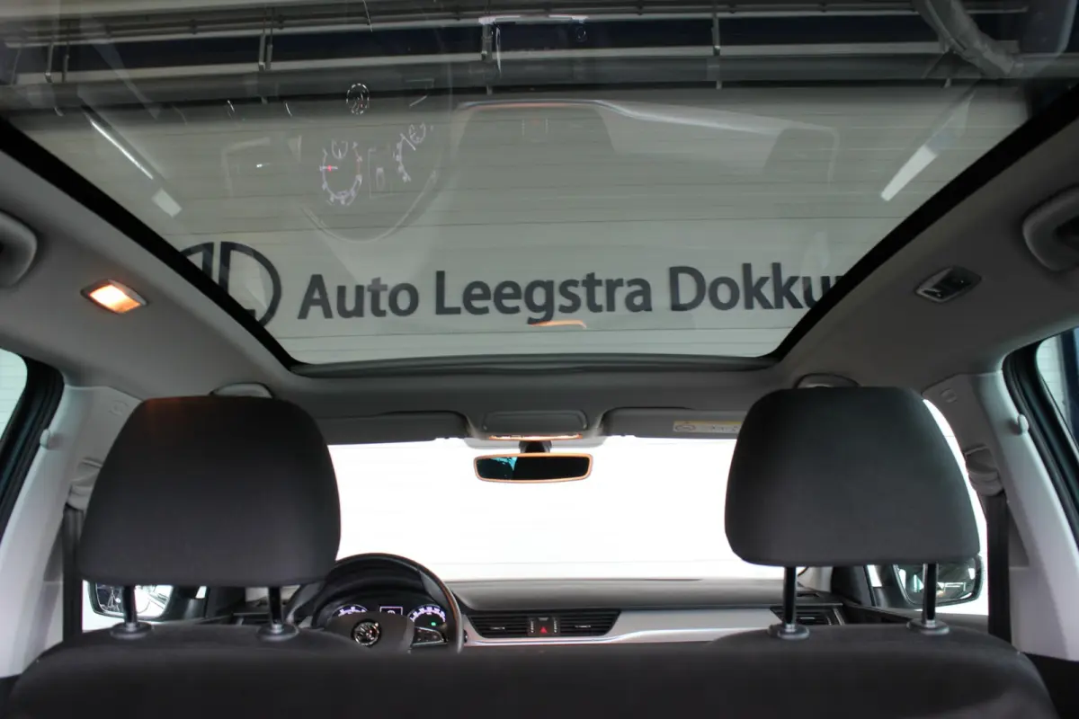 1.0 TSI Greentech Drive Trekhaak | Pano | Xenon/LED | Bluetooth | Navi | Stoelverw. | Clima | Cruise | 16" LMV | PDC