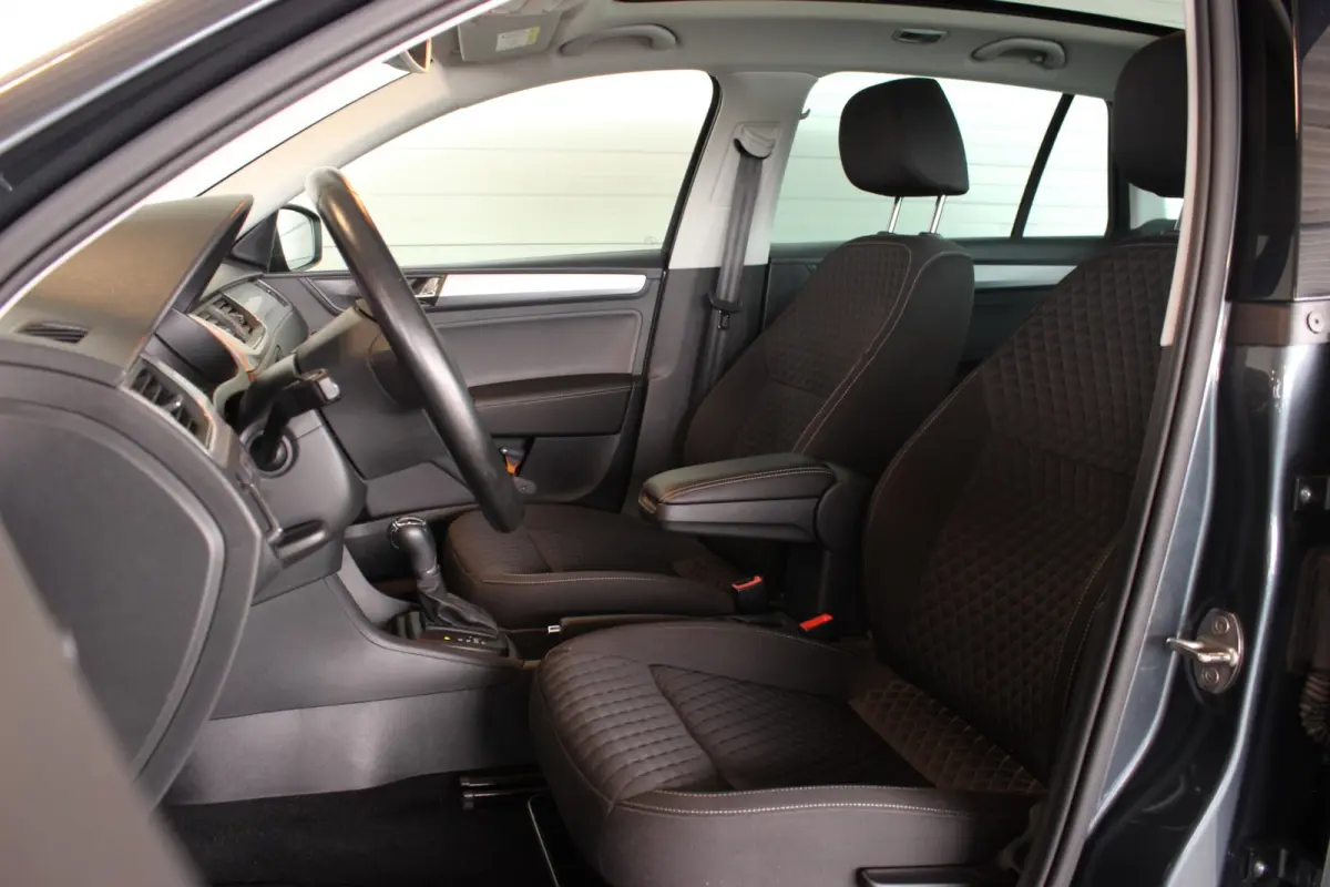 1.0 TSI Greentech Drive Trekhaak | Pano | Xenon/LED | Bluetooth | Navi | Stoelverw. | Clima | Cruise | 16" LMV | PDC