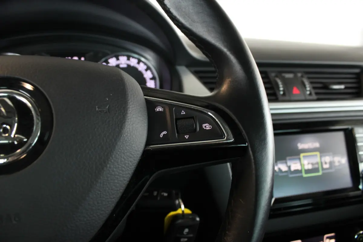 1.0 TSI Greentech Drive Trekhaak | Pano | Xenon/LED | Bluetooth | Navi | Stoelverw. | Clima | Cruise | 16" LMV | PDC