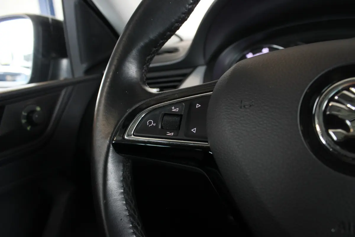 1.0 TSI Greentech Drive Trekhaak | Pano | Xenon/LED | Bluetooth | Navi | Stoelverw. | Clima | Cruise | 16" LMV | PDC